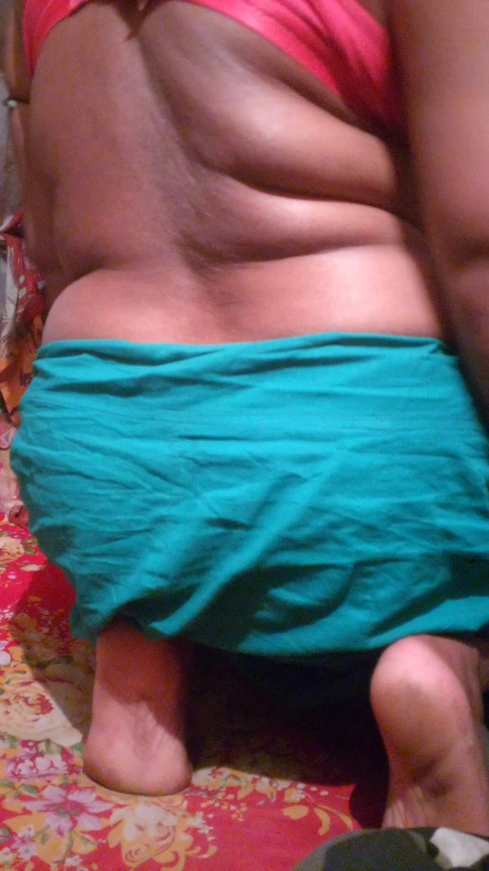Sadia vabi: Desi bella ragazza del college mostra le sue grandi tette...