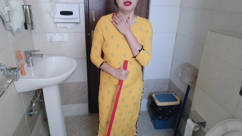 Saarabhabhi6: 힌디어 오디오로 돈을 훔치는 소년과의 인도 캄왈리 섹스