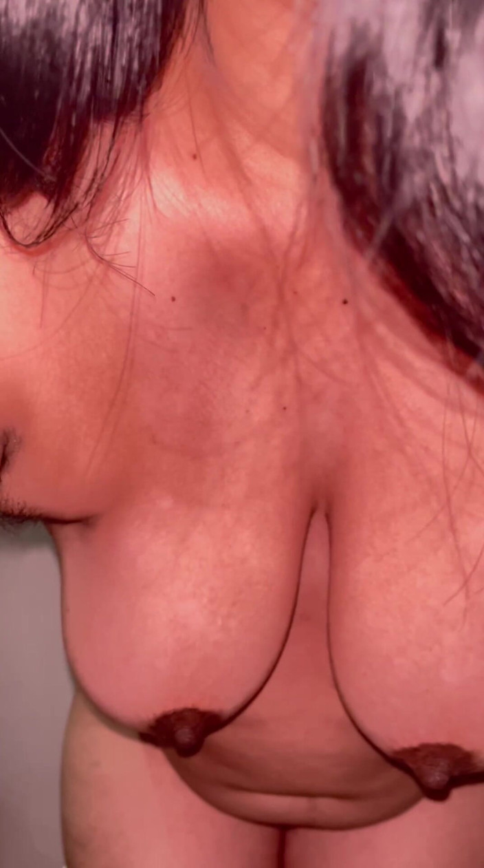 Indiandesiriya: Caliente india desnuda dedeándose caliente