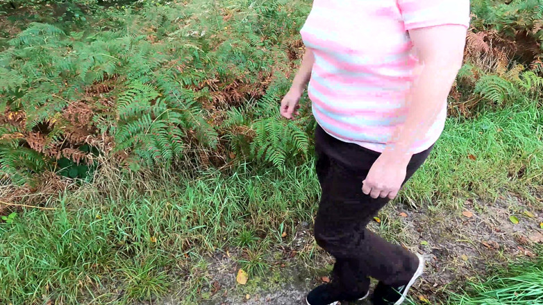 Bouncy Tits Action: Hebe dein hemd, ich will deine titten schlagen