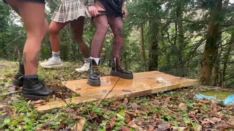 Yourfavecumslut: 3 Besties Desperate for a Pee Outdoors