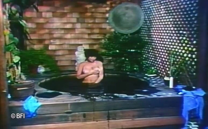 Vintage bedtime stories: Ateşli yumuşak erotik retro klip.