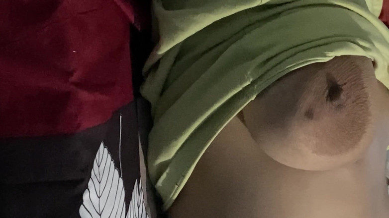 Ritu Bhabhi: Meri, demi-sœur, seins nus