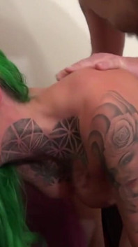 Hela kroppen tatuerade Phoenix M knullad och mjölkad från Lee M