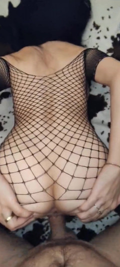 Hotlia: 妻とメッシュのエロティックランジェリー姿のカッコウドセッション