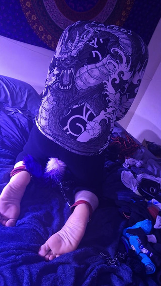 Robert48569: Nackt mit schwanzplug und selbstbondage