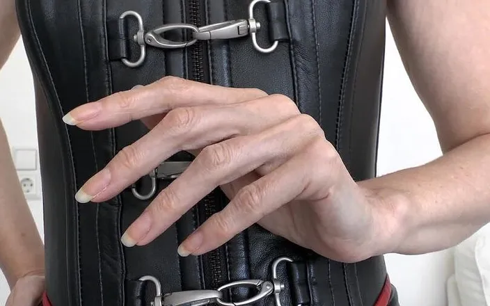 Lady Victoria Valente: Hand Fetish Long Natural Fingernails Show
