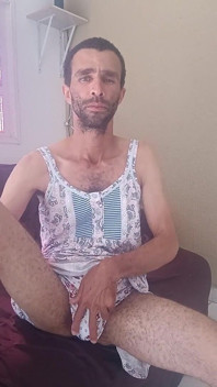 Masturbándose en la sala de estar hasta que me corro