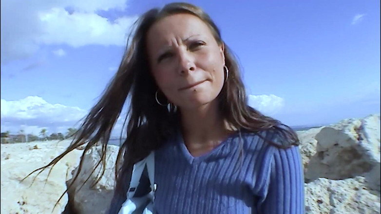 Sextermedia by Pete: Jonge strandslet Janien masturbeert op camera