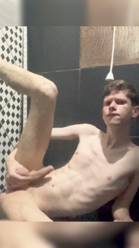 Kedoimath - a Twink Ready to Get Fucked in the Shower