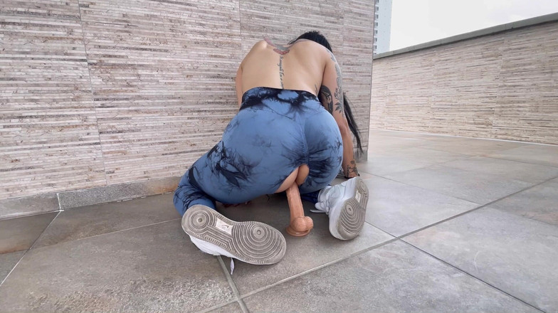 Sweetkimmi: Při cvičení šukám pěkný penis a trhám si legíny