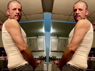 MisterFreak25: Domuzcuk, azgın maço. Meme uçları teşhiri.