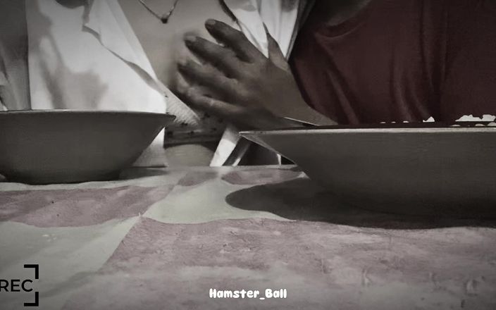 Hamster_Ball: Дрочка в ресторане Noodle с подругой Tinder, на улице!!