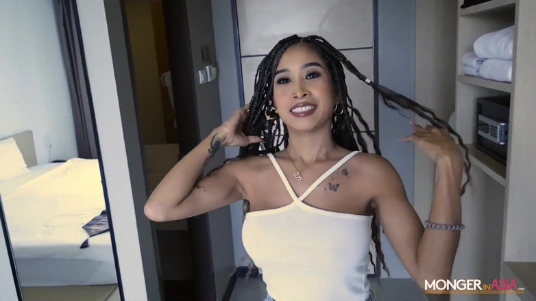 Monger In Asia: Mintea: Gagica dependentă de sex poftă de străin Boner