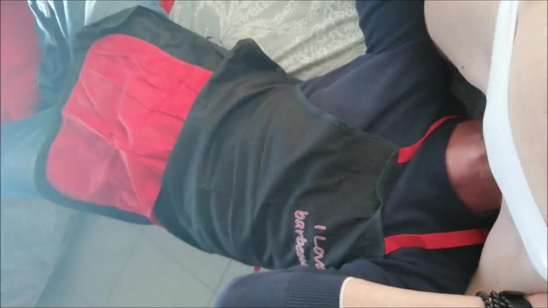 Yvonne: 健身房后闻我的脚，我会让你射精