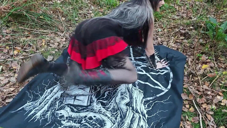 Princess18_: Seorang penyihir hutan melakukan ritual, menggoda seorang lelaki dan mengongkeknya