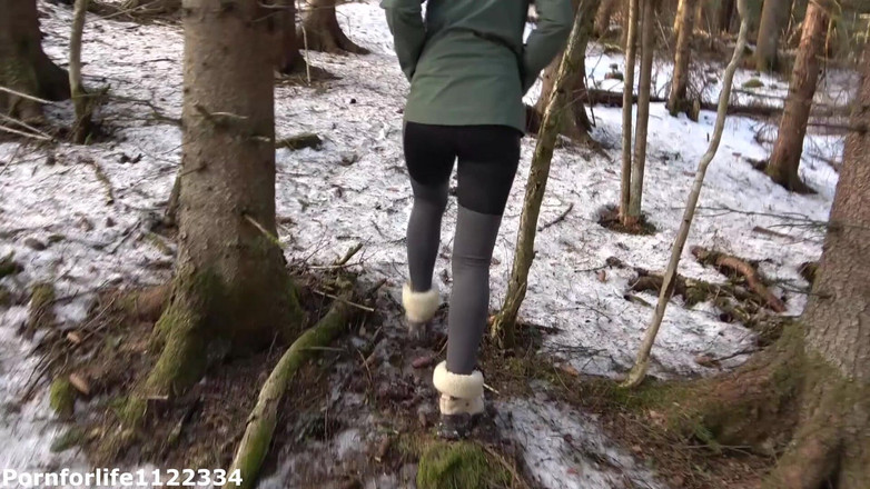 Pornforlife1122334: Halka açık bir parkta riskli açık havada seks neredeyse kış...