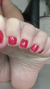 Close Toea and Red Toenails