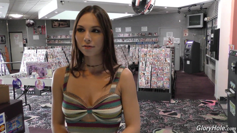 Gloryhole: Aidra fox dicrot di dalam sama kontol besar pria kulit...