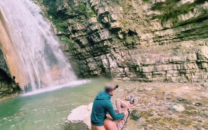 Sportynaked: Трах на улице водопада с кричащий оргазм
