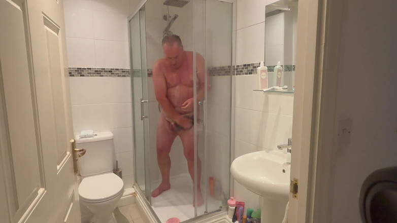 Billy boy fun: Poranny prysznic