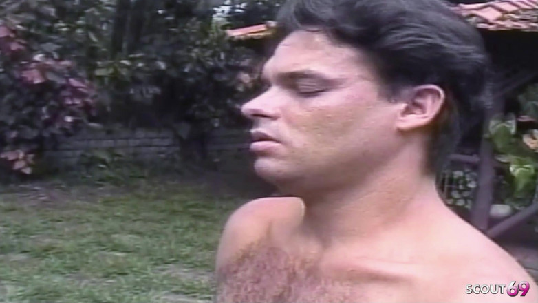 Shemale TS Collection: 大胸部人妖的第一次户外肛交和高潮