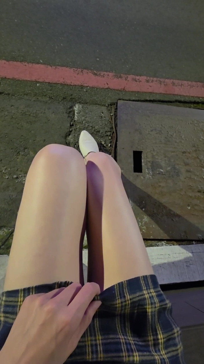 Taiwancdgirl: Masturbating on the Street