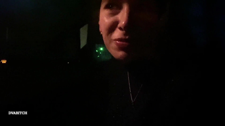 Dvabitch: Blowjob closeup mobil tengah malam