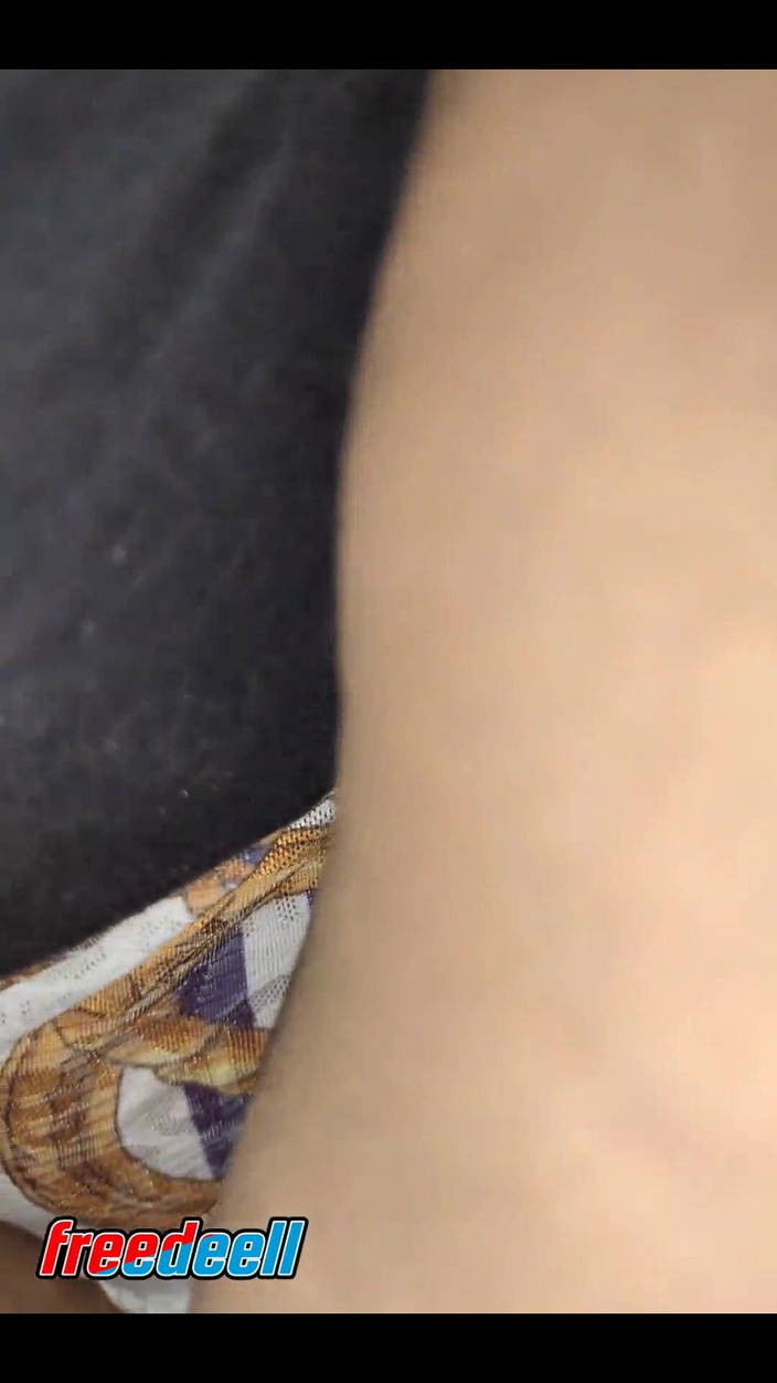 Freedeell: 마 케 사스 수하그라트. 힌디어