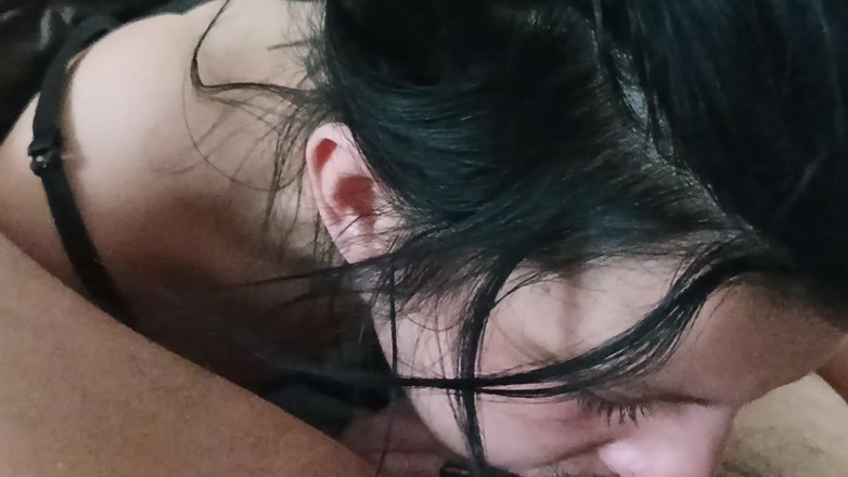 vuana: Echte eigengemaakte vrouw die grote pik zuigt met sperma op...