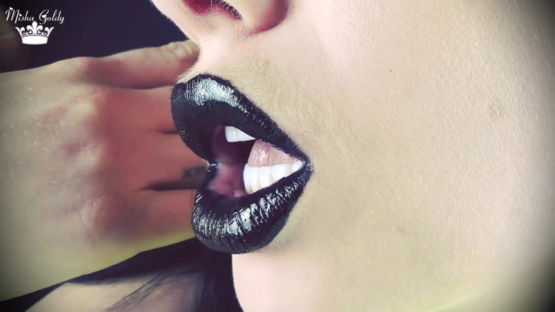 Goddess Misha Goldy: Baisers de lèvres noires brillantes ASMR JOI