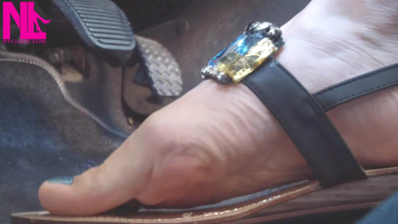 Nyllady: Sexy conduciendo mi turbo Disel Bravo con transmisión manual en...