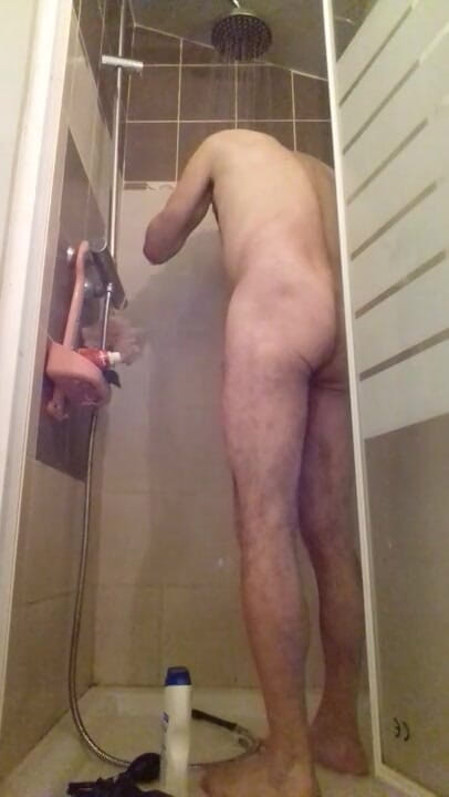Charlotin: Un homme gay joue avec un jouet sexuel
