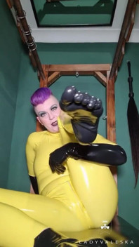 Latexfüße und latexhandschuhe verehren