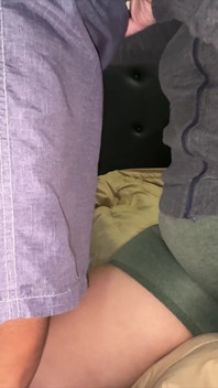 O femeie sexy cu curul mare vrea pula vecinului ei căsătorit