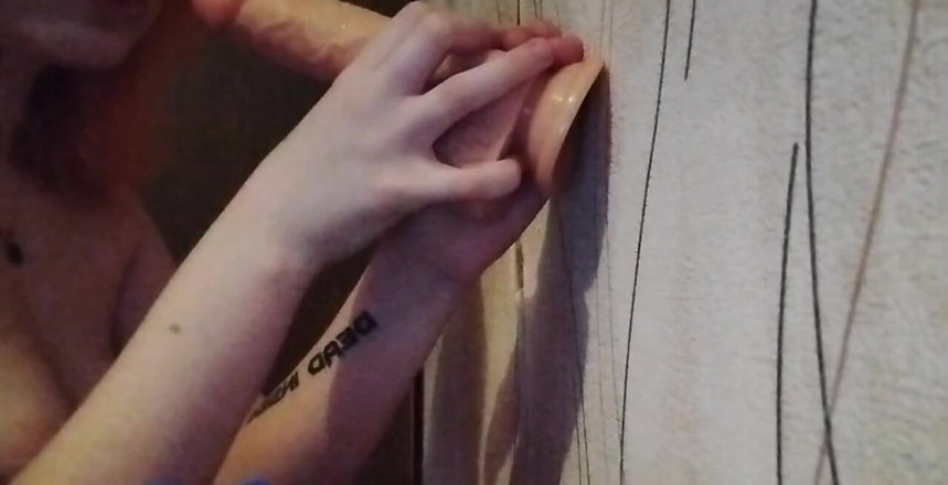 Miss_Kaprizzz19: Utangaç bir kız yarak emiyor, bunu yapma şeklimi beğendin mi?