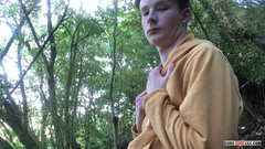 Euro boy xxx: Băiat aventuros în pădure