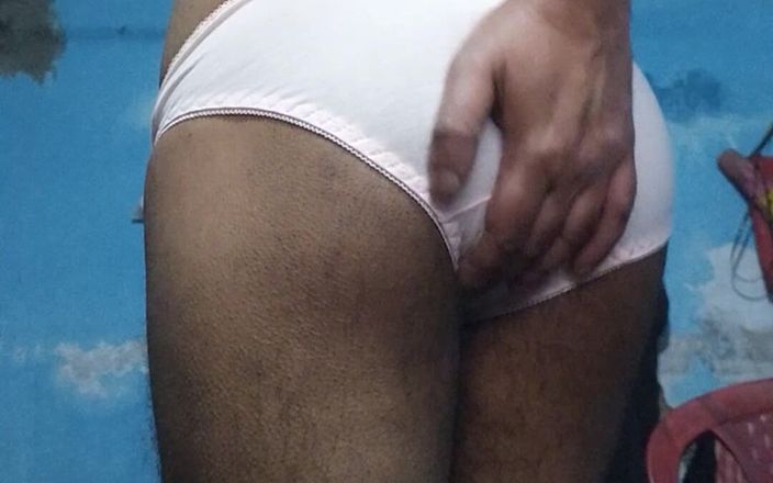 Lustyizlife: Geile tiener femboy draagt de schattige beha en het slipje...