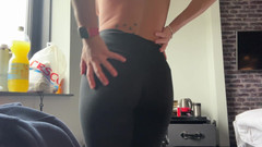 CALLIE ROKS: Aprieta esos glúteos y guiña el culo