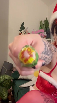 Сессия унижения мисс Клаус с унижением маленьким членом и яиц