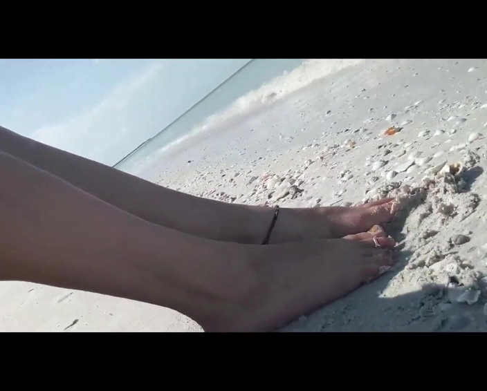 Princess Lextacy: Ascolta i miei passi sul piede sulla spiaggia