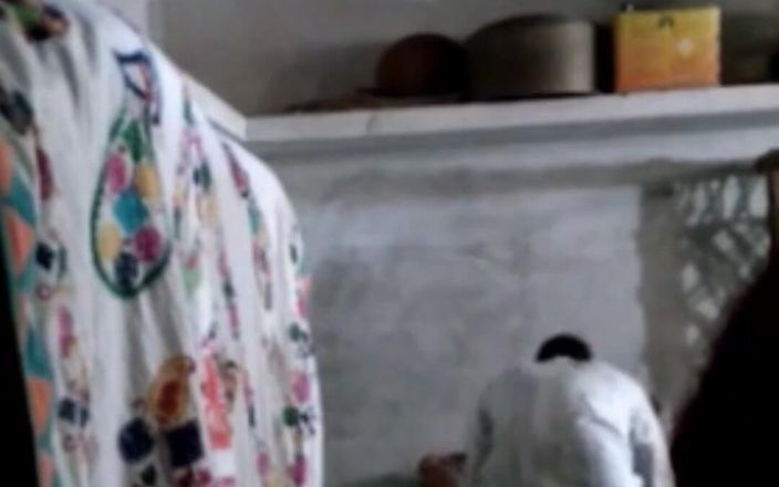 Real sex hub: 여행 중 마을 집에서 바람피는 의붓딸 따먹기