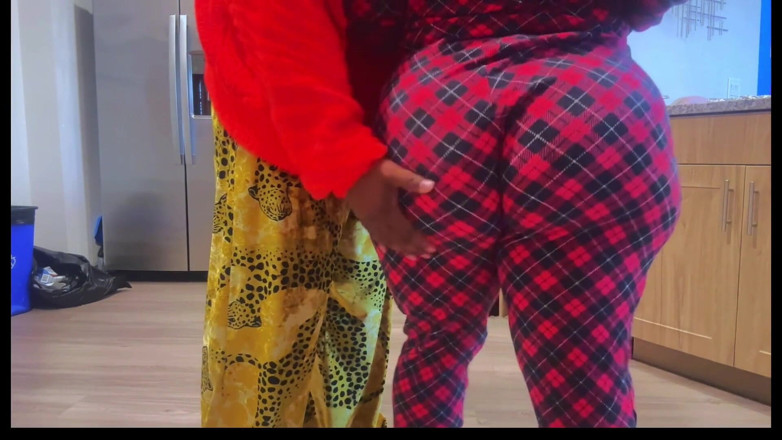Dirty Diana Fetishes: Horsing en la cocina