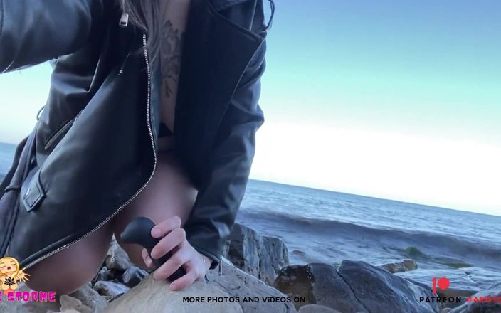 Ari Storme: Dziewczyna myła plażę swoim orgazmem odrzutowym