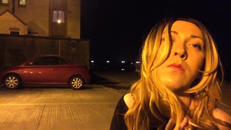 The Midnight Minx: Stripping in a car park