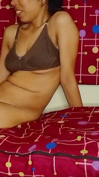 Handjob, urut minyak & seks di atas katil untuk membuatkannya hajat