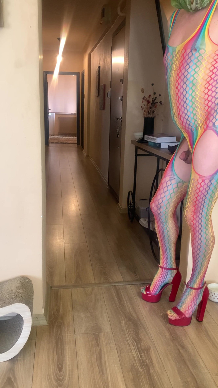 cd_aysemmm: 세계에서 가장 작은 자지를 가진 Ladyboy, 당신은 매우 놀랄 것입니다.
