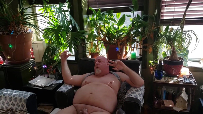 beardaddychub: Bear Jerks on a Chaise Lounge and Shoots