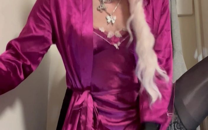 Jessica silk: Jess silk cavalca un dildo