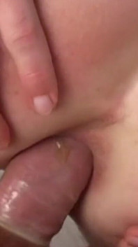Ragazzo latino scopa senza preservativo con un amico